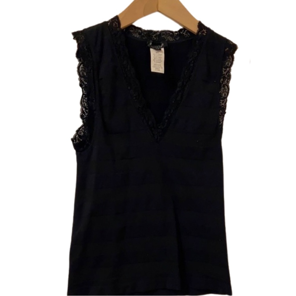 Bebe v neck tank top. Very stretchy. 2 toned black strips